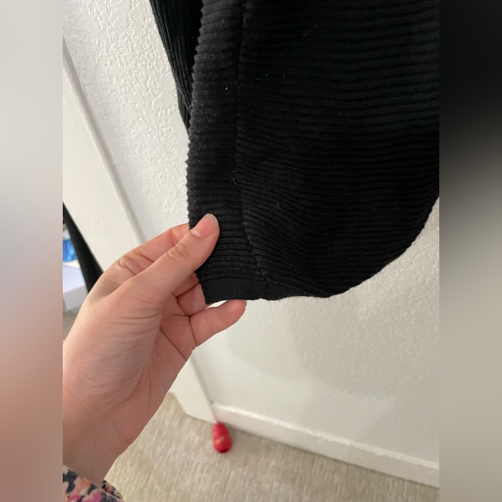 1. State ribbed balloon sleeve Black Long Sweater. Size M - Picture 5 of 8